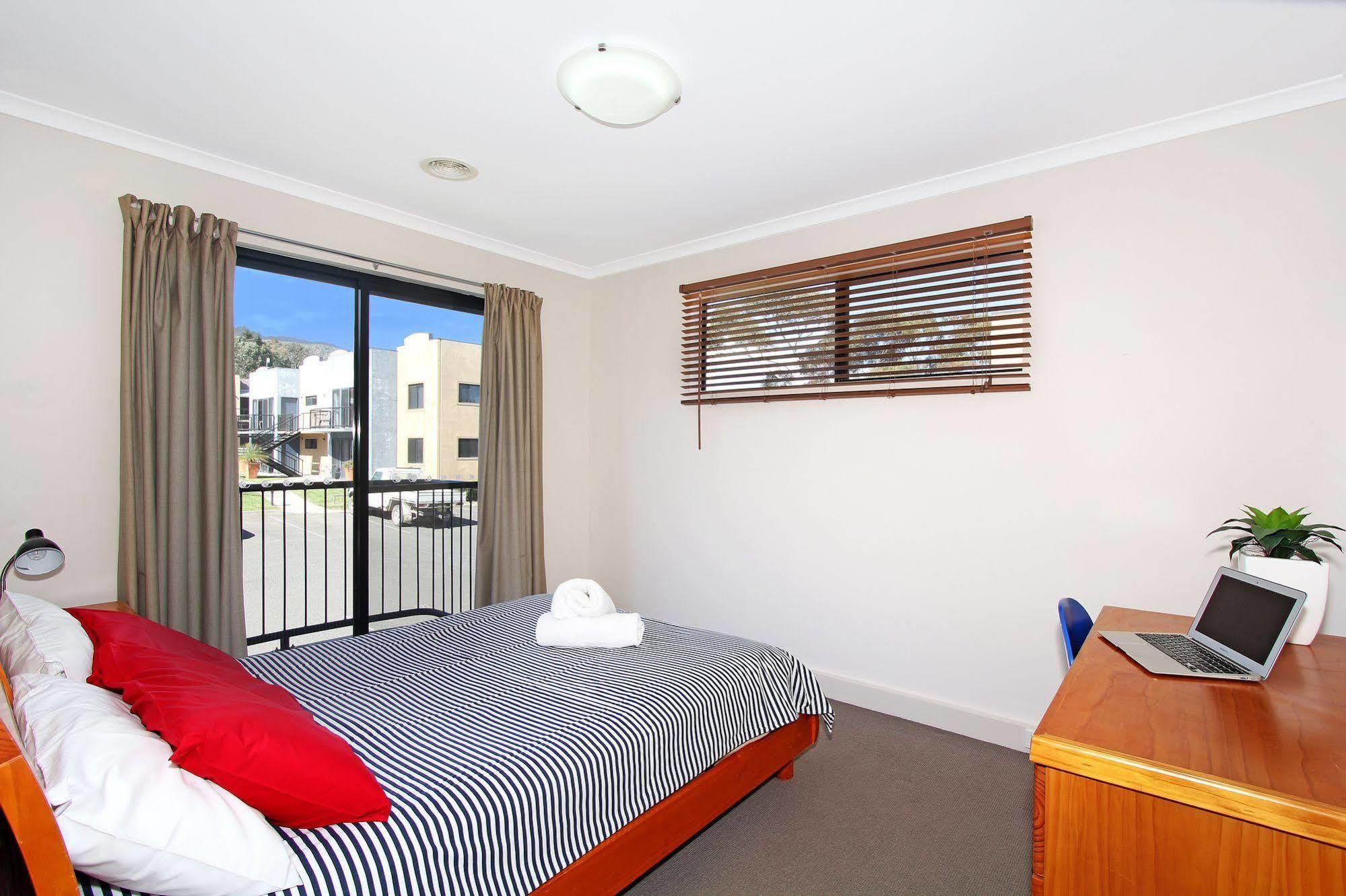 Amberoo Aparthotel 3*